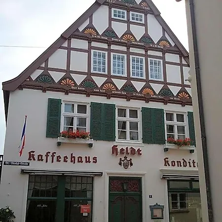 Im Kaffeehaus Heldt 3*